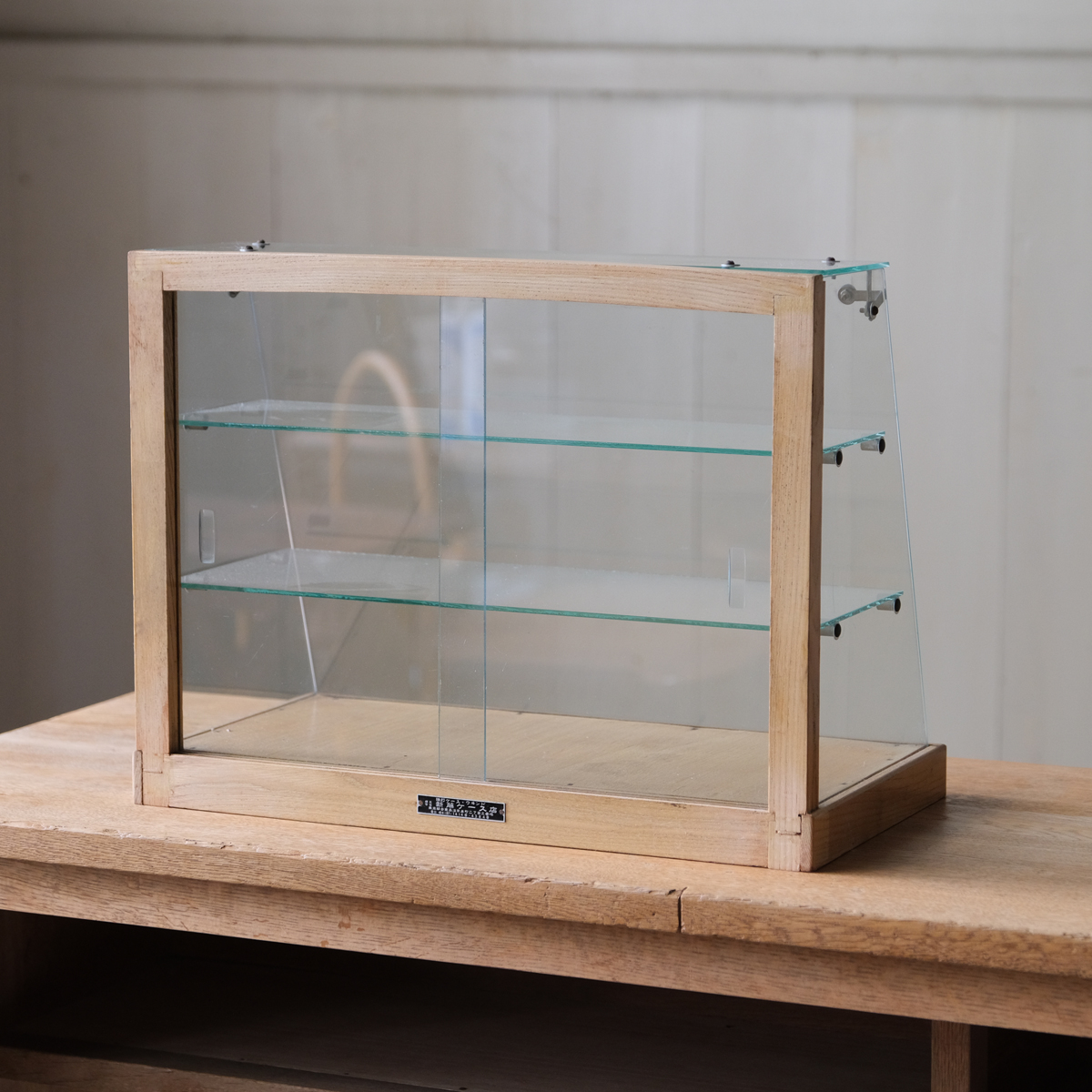 1576 希少 細い木枠の小振りな卓上ガラスケース | REFACTORY antiques
