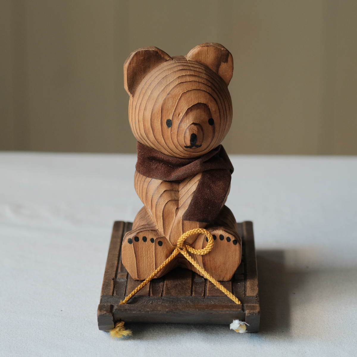 1805 古い木彫りのソリする熊 うづくり「熊ぼっこ」 大 | REFACTORY