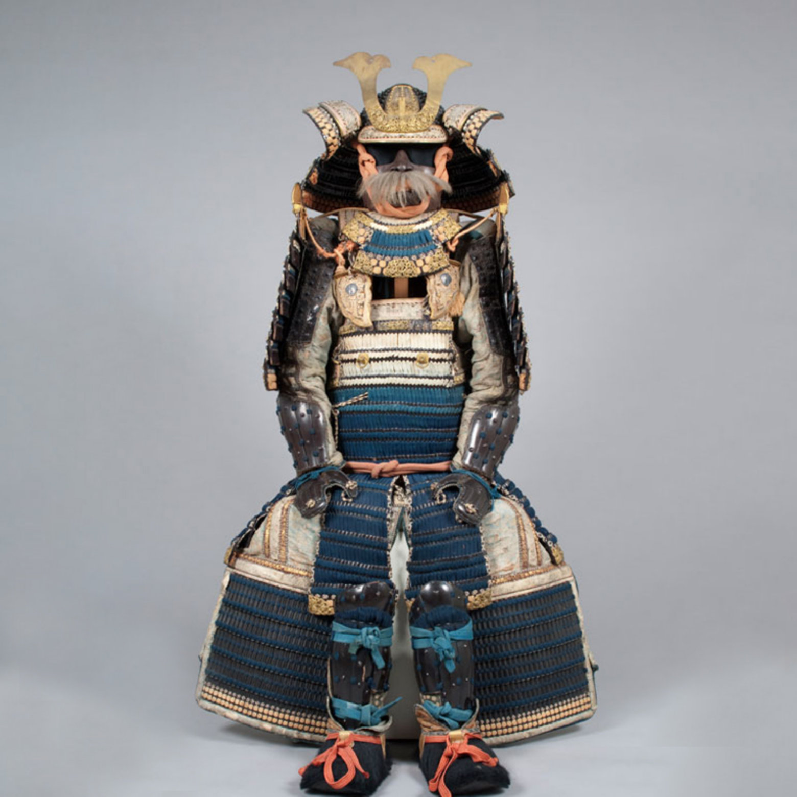 甲冑作品解説 紺裾濃威本小札胴丸 二十二間星兜付 | 兵庫県立歴史