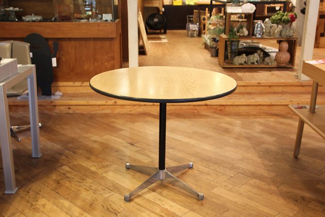 イームズ(Eames) コントラクトベーステーブル | ハーマンミラー(Herman