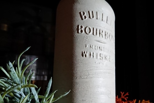 バーボン、ストレート、ノーチェイサー - 空瓶活用インテリア