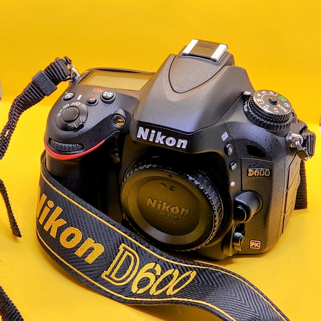 ニコン ニコンDシリーズ D600 ボディ デジタル一眼レフカメラ - 最安値
