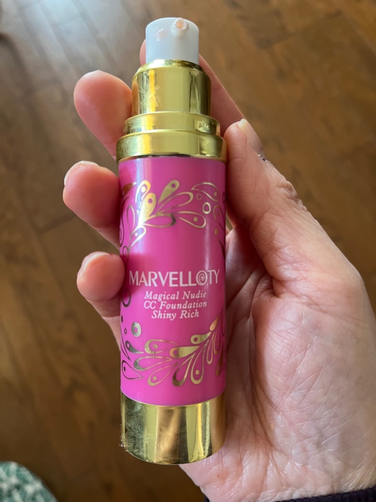 EBM マーヴェラティ マジカル ヌーディーCCファンデ シャイニーリッチ