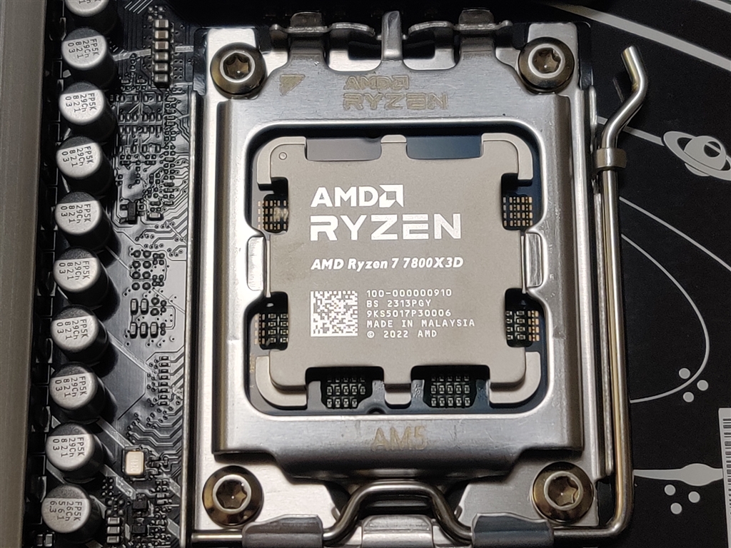 価格.com - 『ヒートスプレッダがめちゃめちゃ特徴的なAM5CPUです』AMD