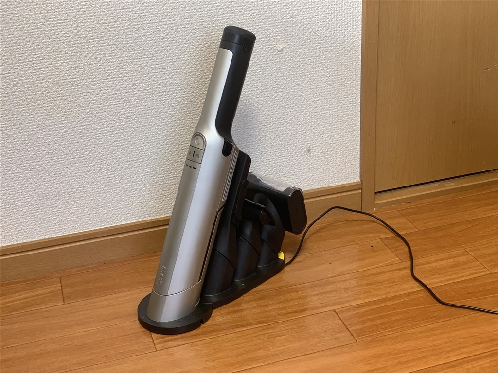 コンパクトでさっと使えるハンディクリーナーの決定版』 Shark