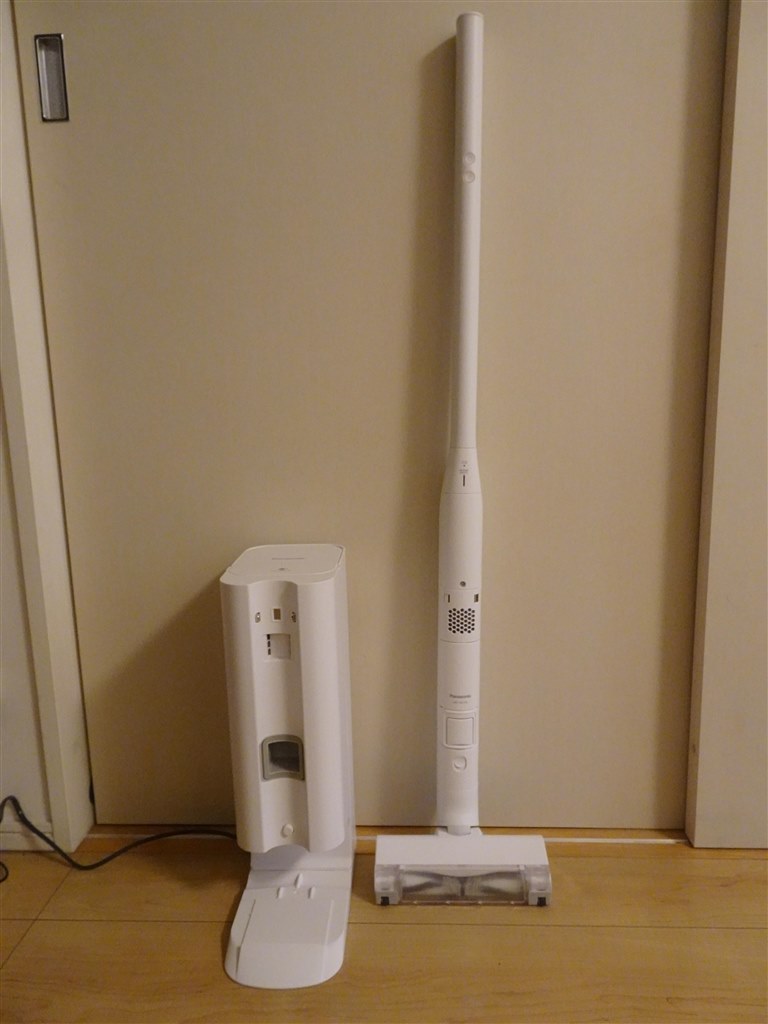 本体外の紙パックへゴミが自動で移動！新スタイルのスティック機