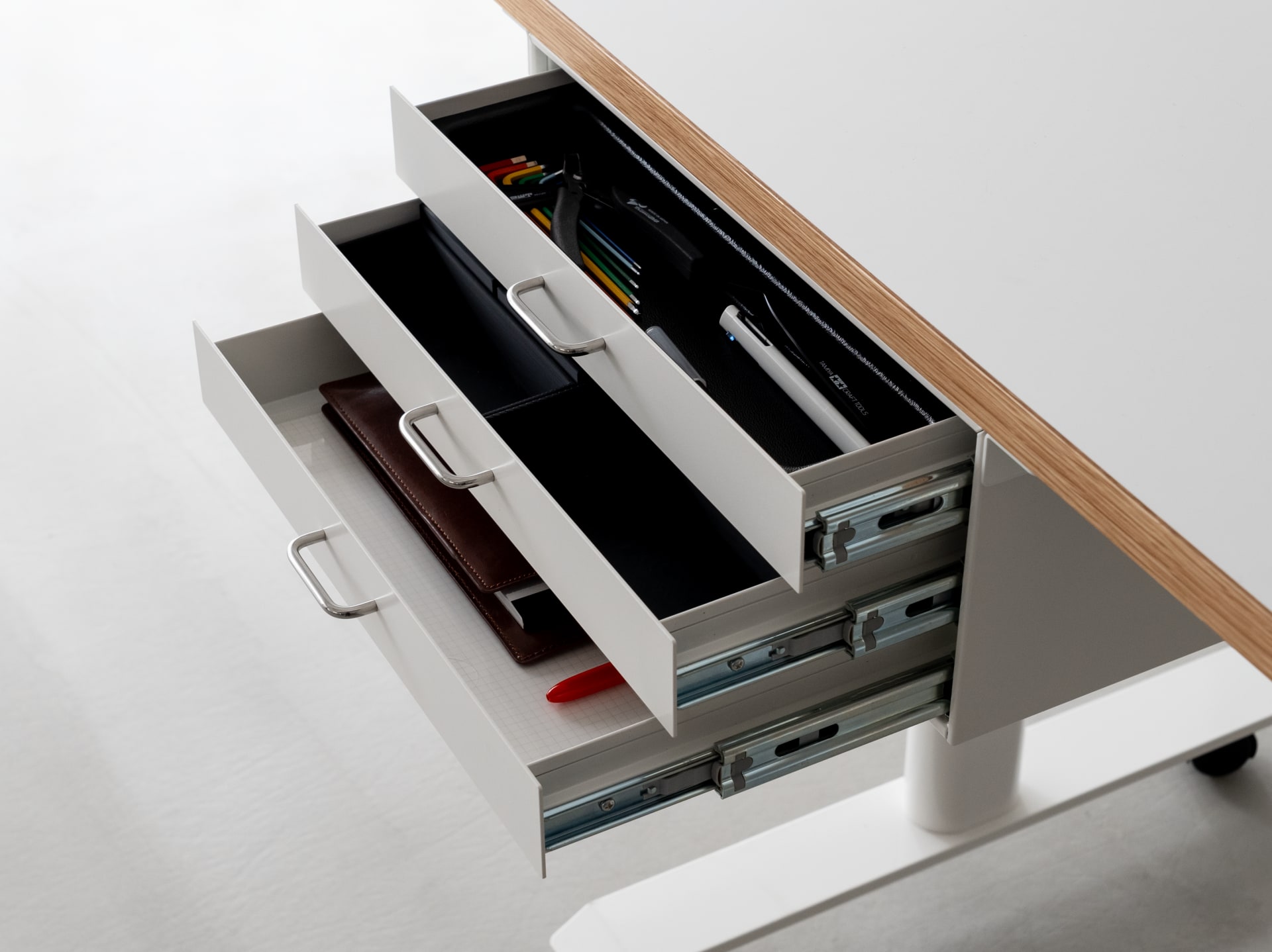 Drawer Three：“収納力”が引き出す、デスクの更なるポテンシャル