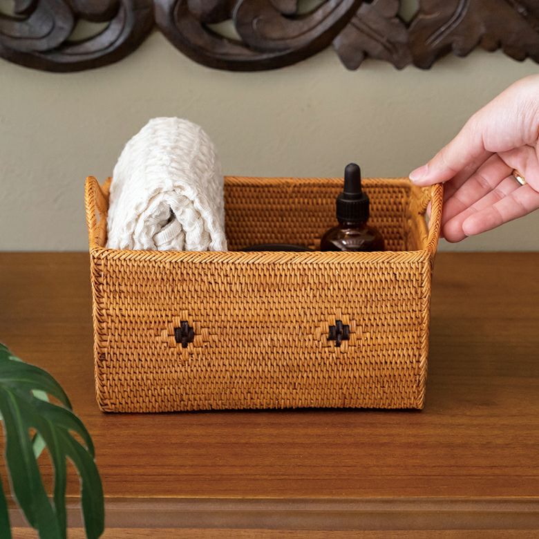 アタで編まれたハンドル付きバスケット 小物入れ 収納バスケット 籠