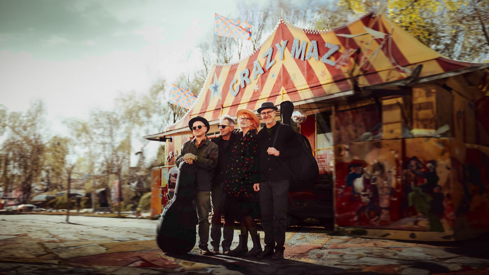 80s band Fairground Attraction release new single / New album and