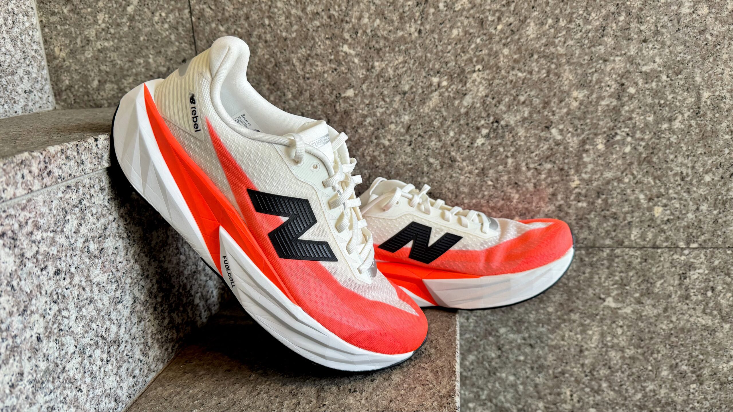 レビュー】ニューバランス フューエルセルレベル5 自力底上げシューズ