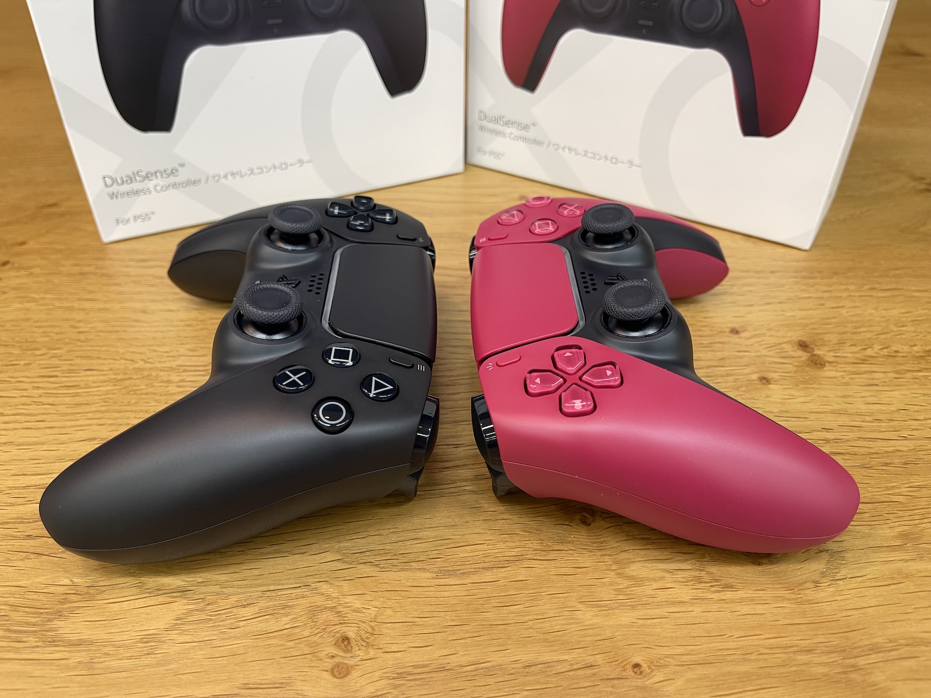 PS5 DualSense新色『コズミック レッド』『ミッドナイト ブラック』6