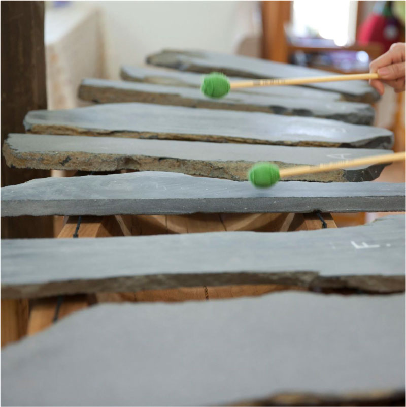 癒しの音を奏でる天然石サヌカイト｜サヌカイトの里