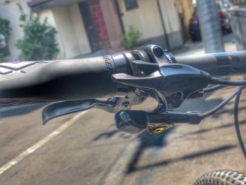 リモートロック】ハンドル周りのゴチャゴチャしたレバー類を一つに