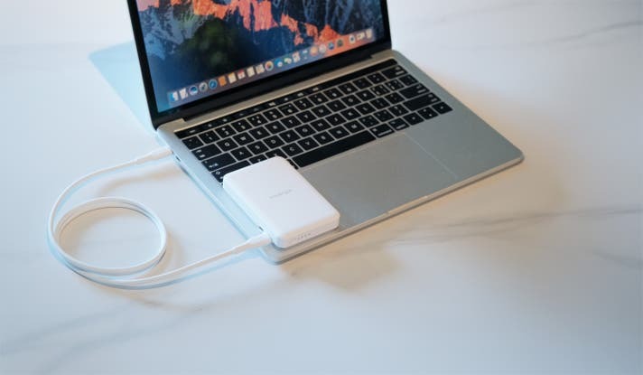 外でも高速＆快適！Qi2対応の「Innergie 10200mAh Qi2 モバイル