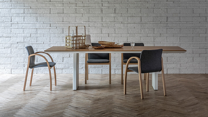 一脚が空間を変える。2025年最新・アルフレックスのダイニングチェア7