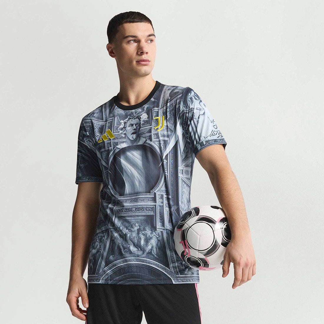 adidas ユベントス 25/26 プレマッチ ジャージー(ブラック) QY728