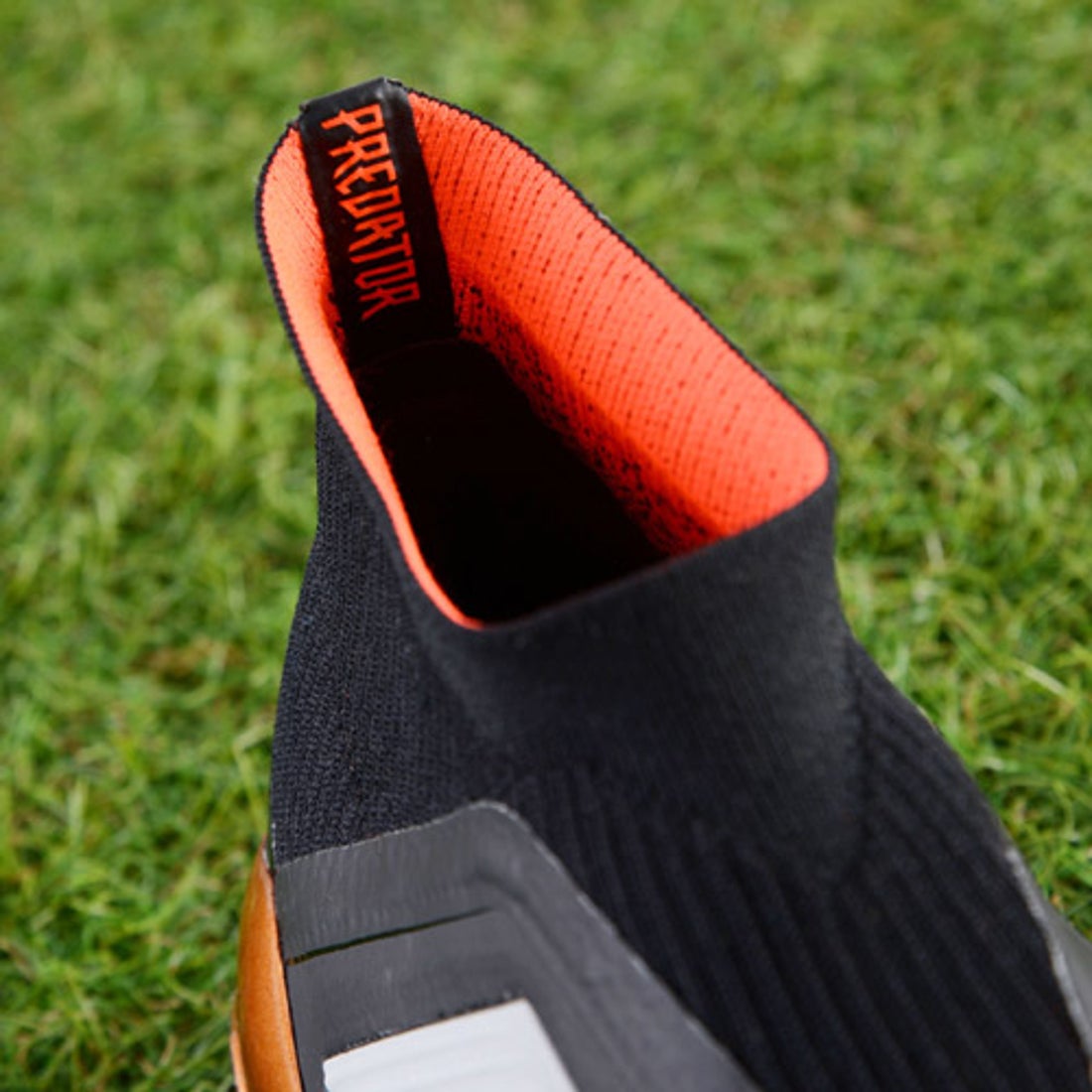 adidas アディダス プレデター 18+ FG/AG(ブラック×ホワイト) BB6316