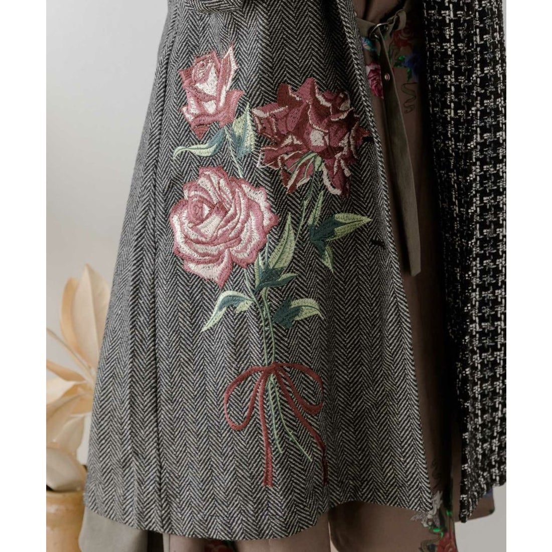 スカラー ScoLar チェック柄切替 花刺繍コート （ブラウン） -靴