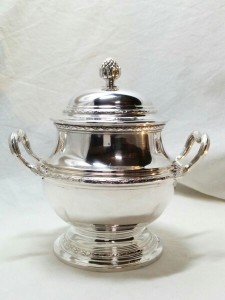 フルーツを入れなくても華やか。ピュイフォルカのカットガラスボウル