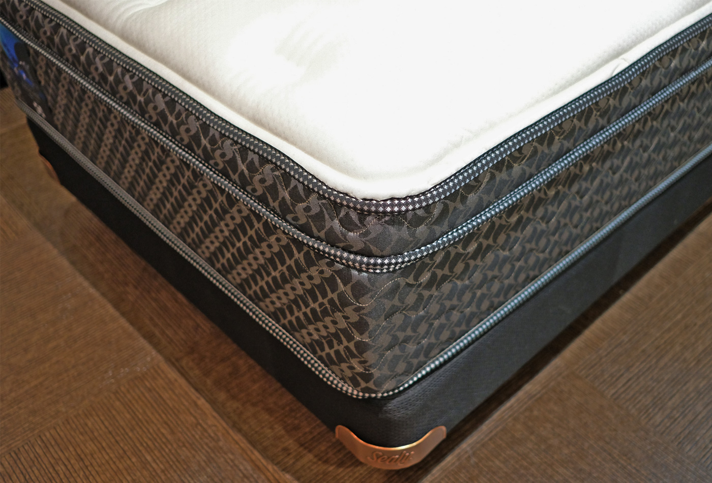 リリース シーリースポーツマットレス｜Sealy（シーリー）公式