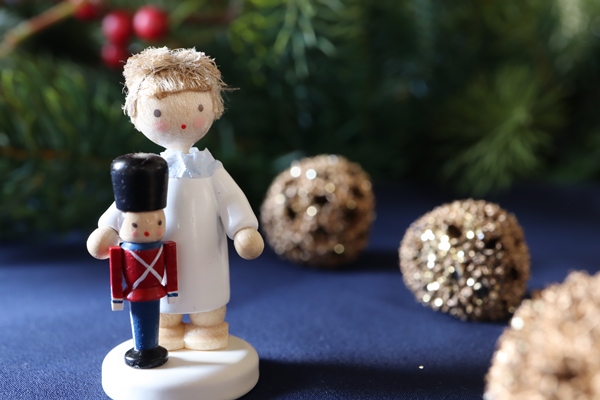 天使とランタン月 – ドイツ・ザイフェンの木のおもちゃ seiffen