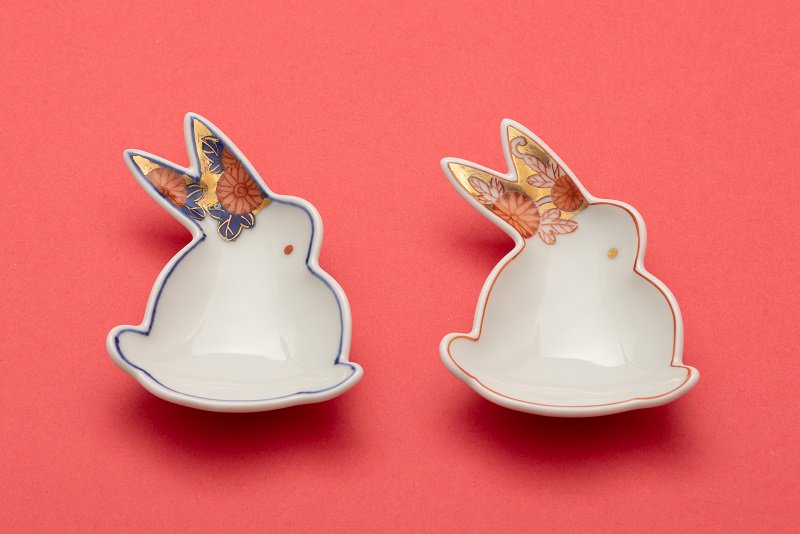 うさぎ型豆小皿 【赤・青 2枚セット】｜有田焼なら賞美堂本店