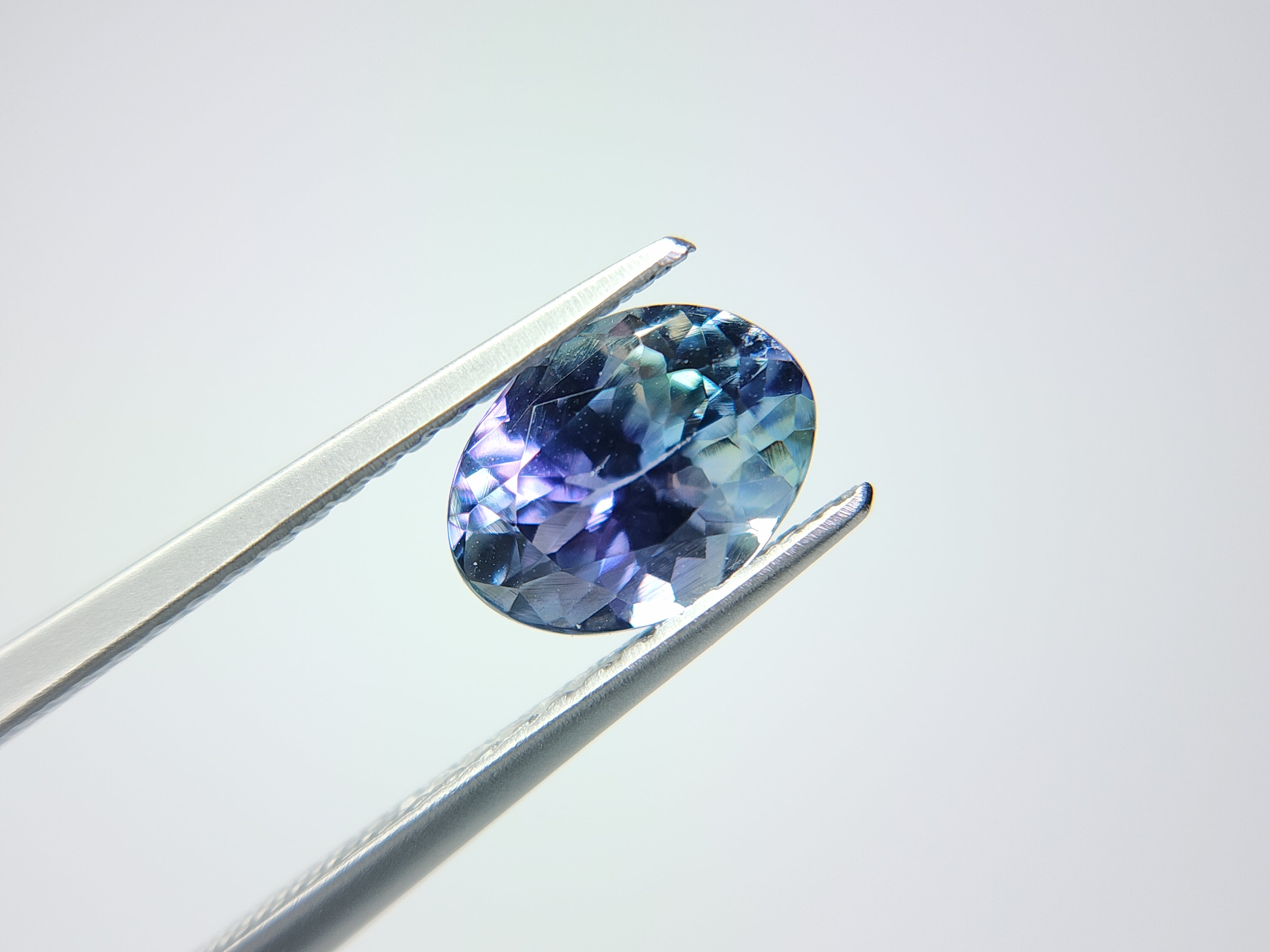 0876-12 バイカラータンザナイト 1.35ct – 東洋ルース公式オンライン