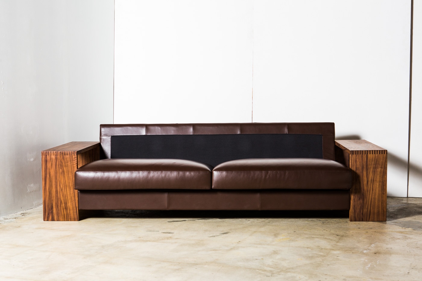 ロバン ソファ(ウォールナット無垢材／レザー張地) (幅2人掛け 張地