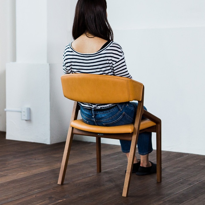 コロナ アームチェア (背もたれ木タイプ / レザー) | ナガノインテリア