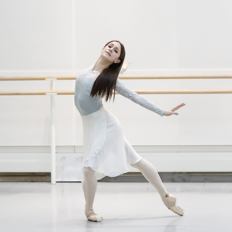 Nela ライン】ロングスリーブレオタード 商品ページ | チャコット