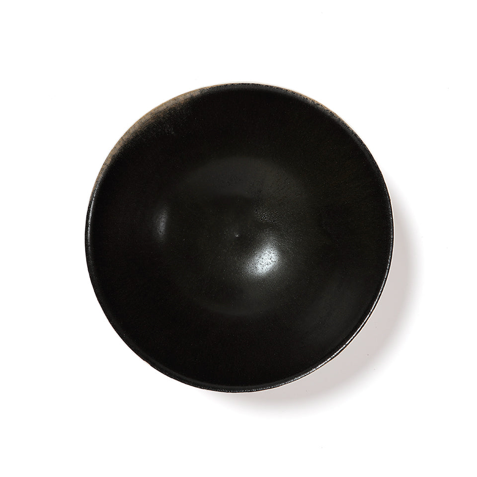 吉田直嗣 白磁鉄釉鉢 [16]｜Discover Japan 公式オンラインショップ
