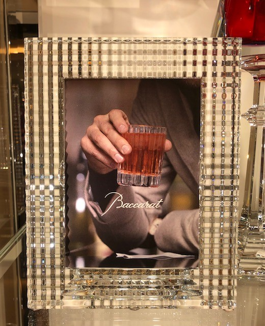 春のお祝いギフト特集】バカラの「アイ フォトフレーム」 | バカラ