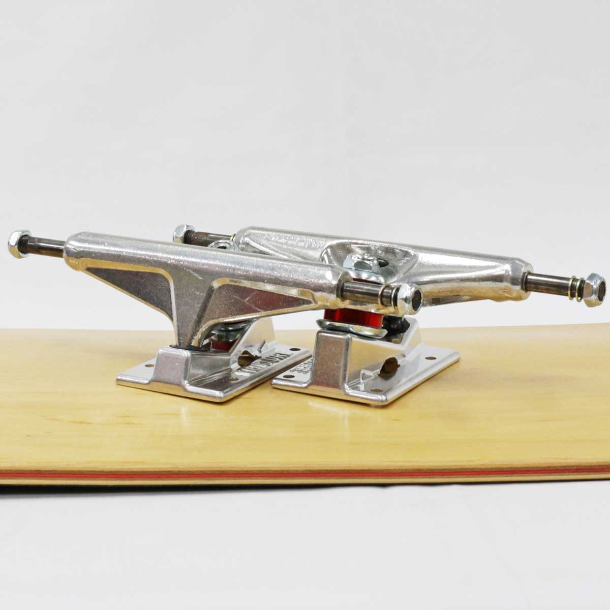 DELUXE（デラックス） ベンチャー 5.2 LO VL スケボー トラック