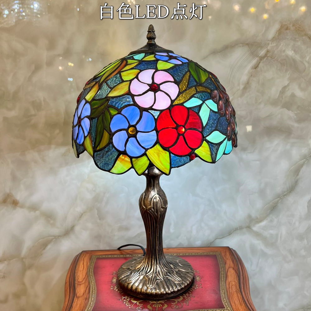綺麗なデザイン ステンドグラス ガラス工芸 LED 卓上ライト 卓上