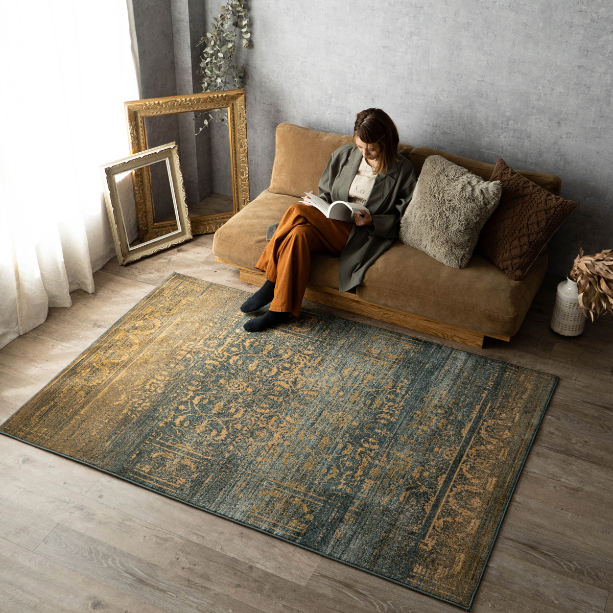 サヤンサヤン ラグ 1.5畳 絨毯 アンティーク 風 133×195 クラッシック