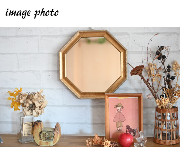 八角形の鏡を玄関に飾ると風水で開運に繋がると言われています