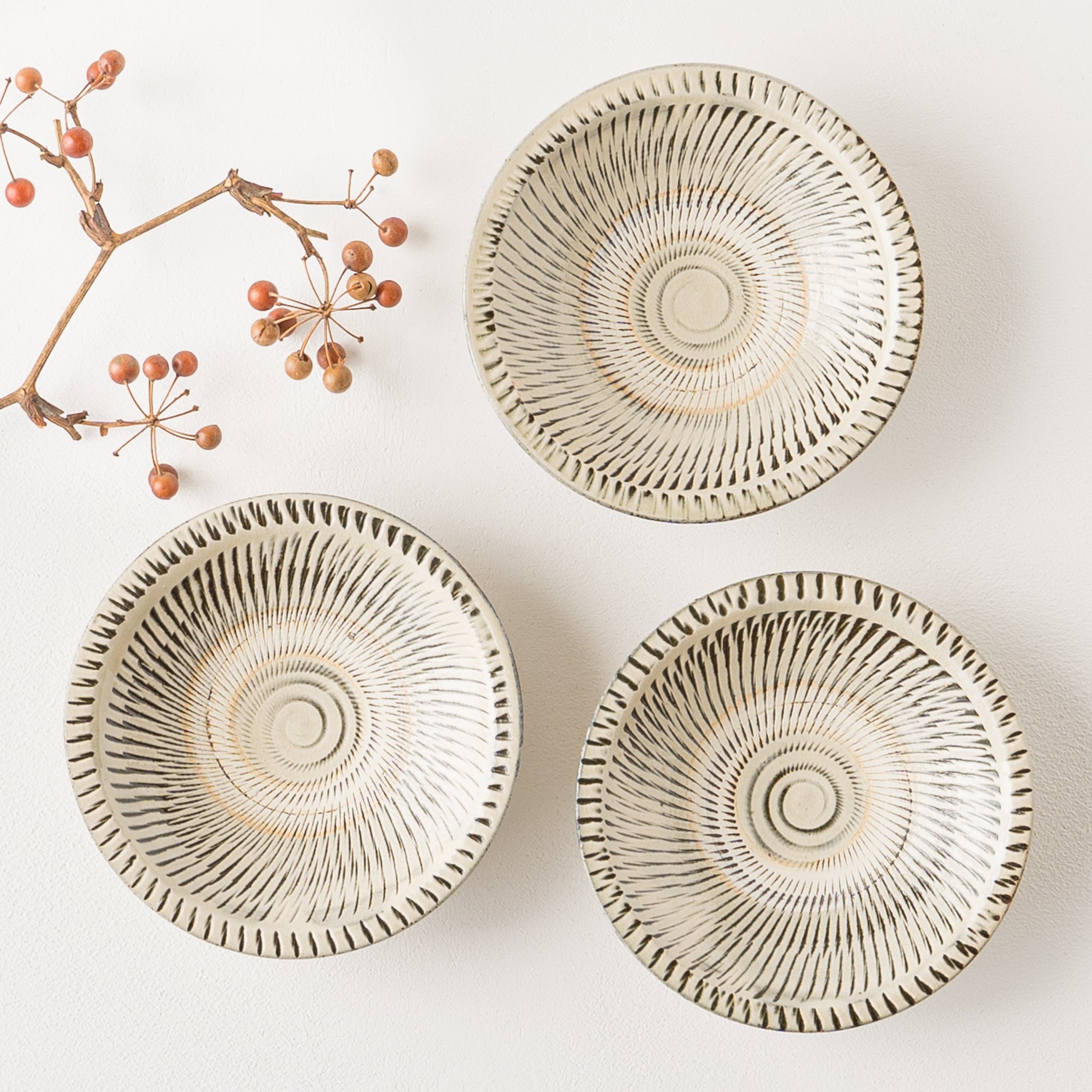 小鹿田焼 坂本庸一窯 4寸皿 飛び鉋 白｜和食器通販 四季折折 – 四季折