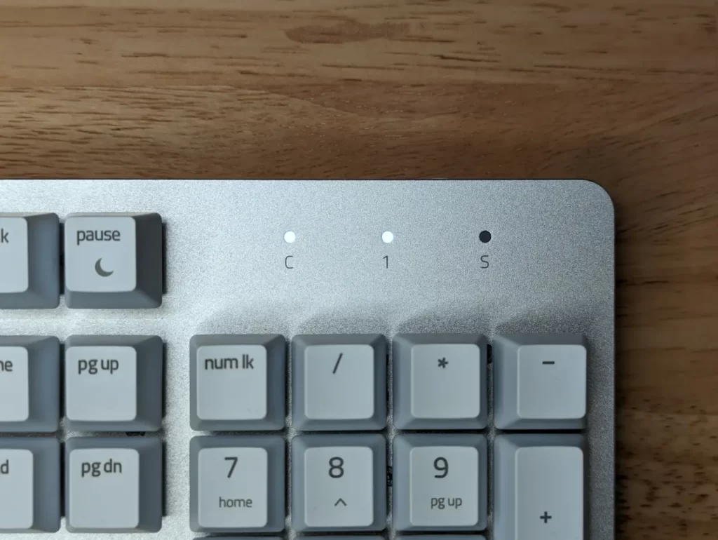 Razer Pro Type Ultra JP レビュー】悪くないけどオススメしづらい白い