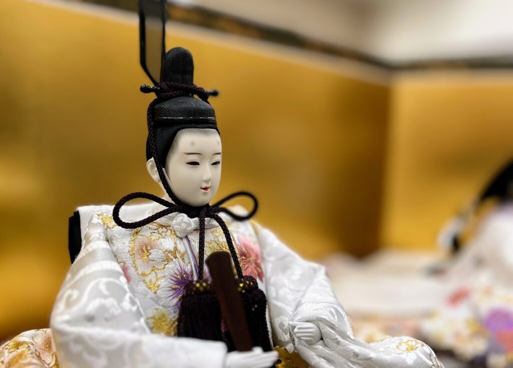 お子様の健やかな成長を願う秀月オリジナルの上品に美しいお雛様