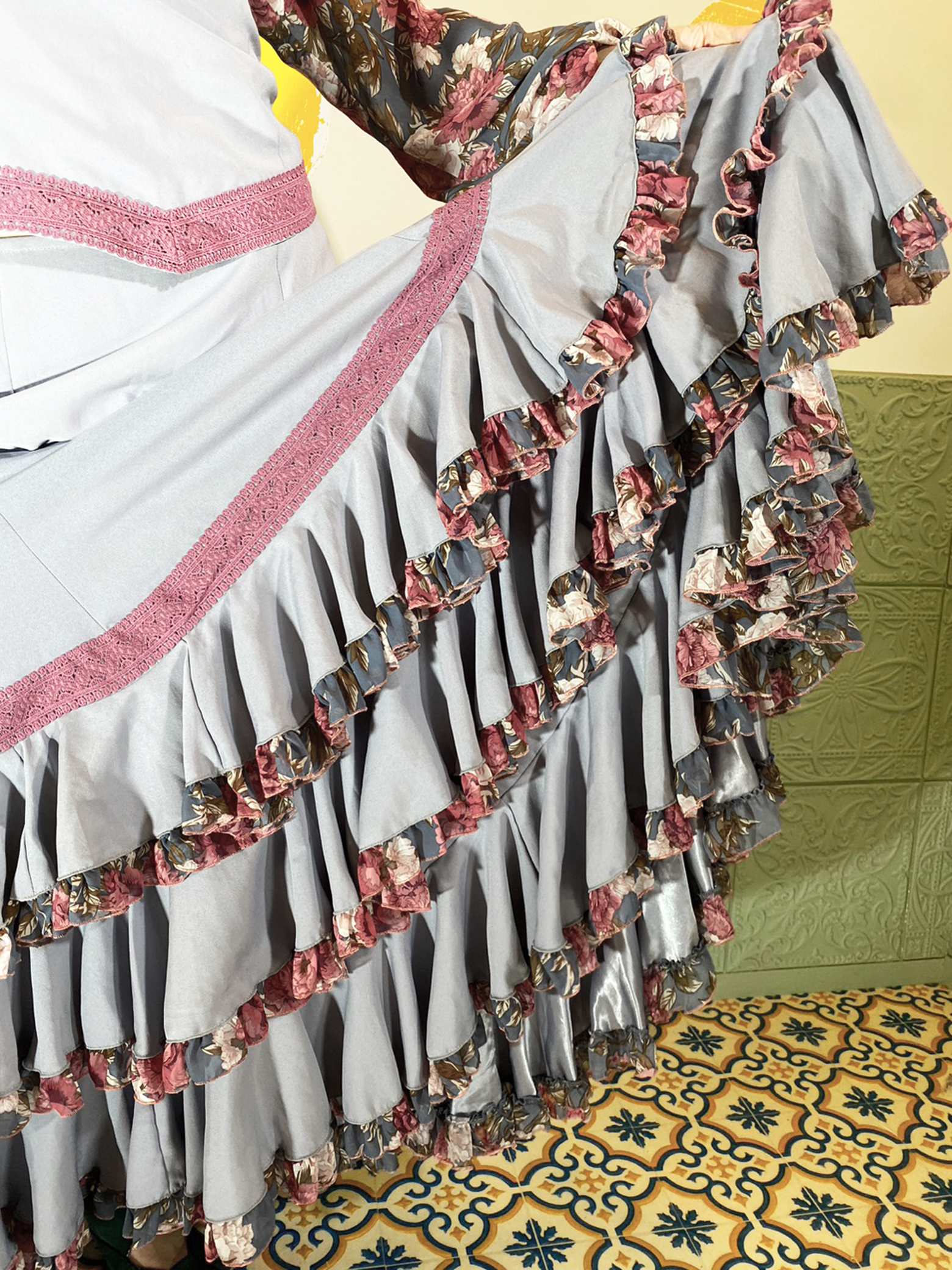 Sonia Johnes | フラメンコ衣装のソニア・ジョーンズ 公式ブランドサイト