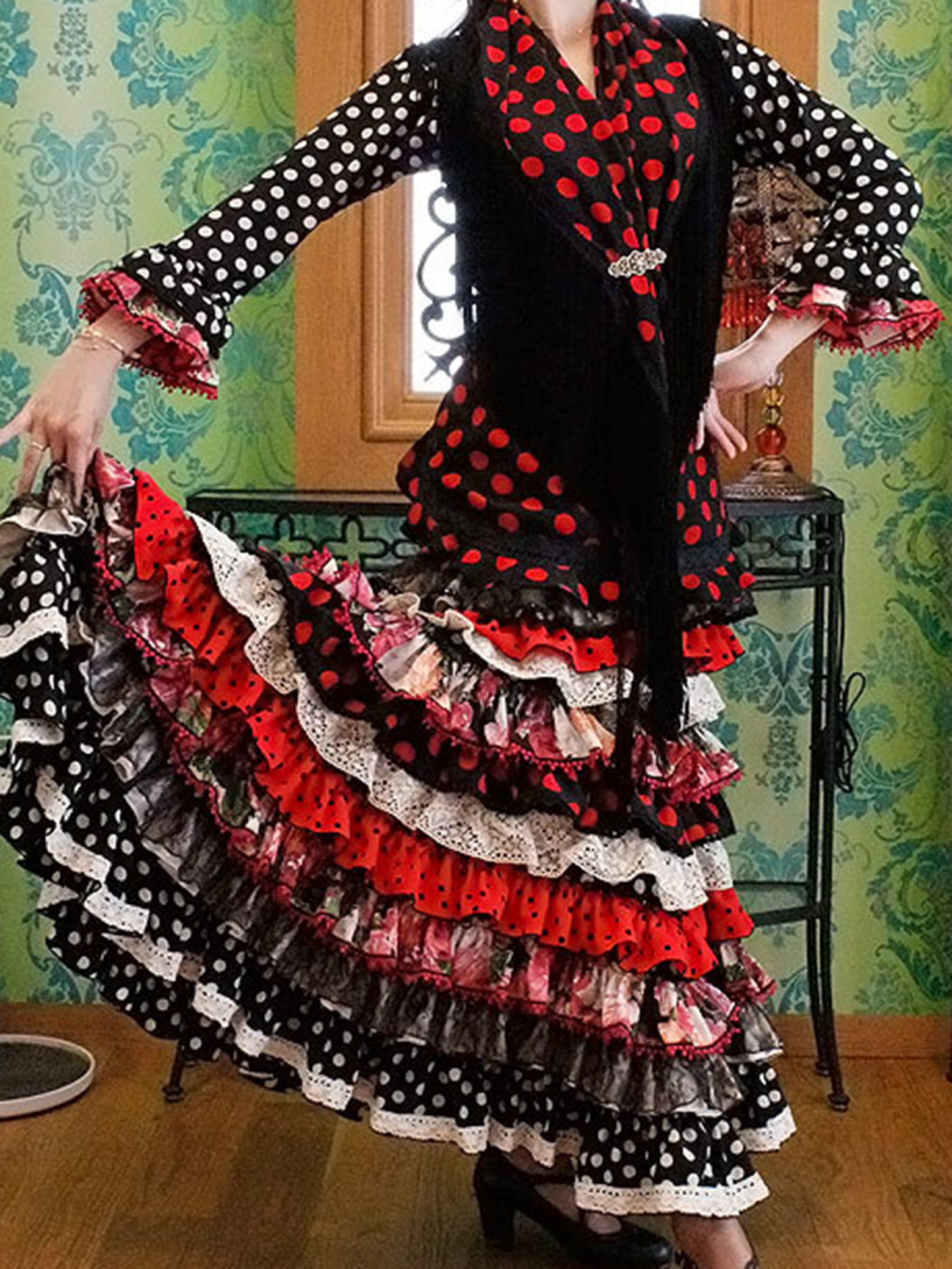 Sonia Johnes | フラメンコ衣装のソニア・ジョーンズ 公式ブランドサイト