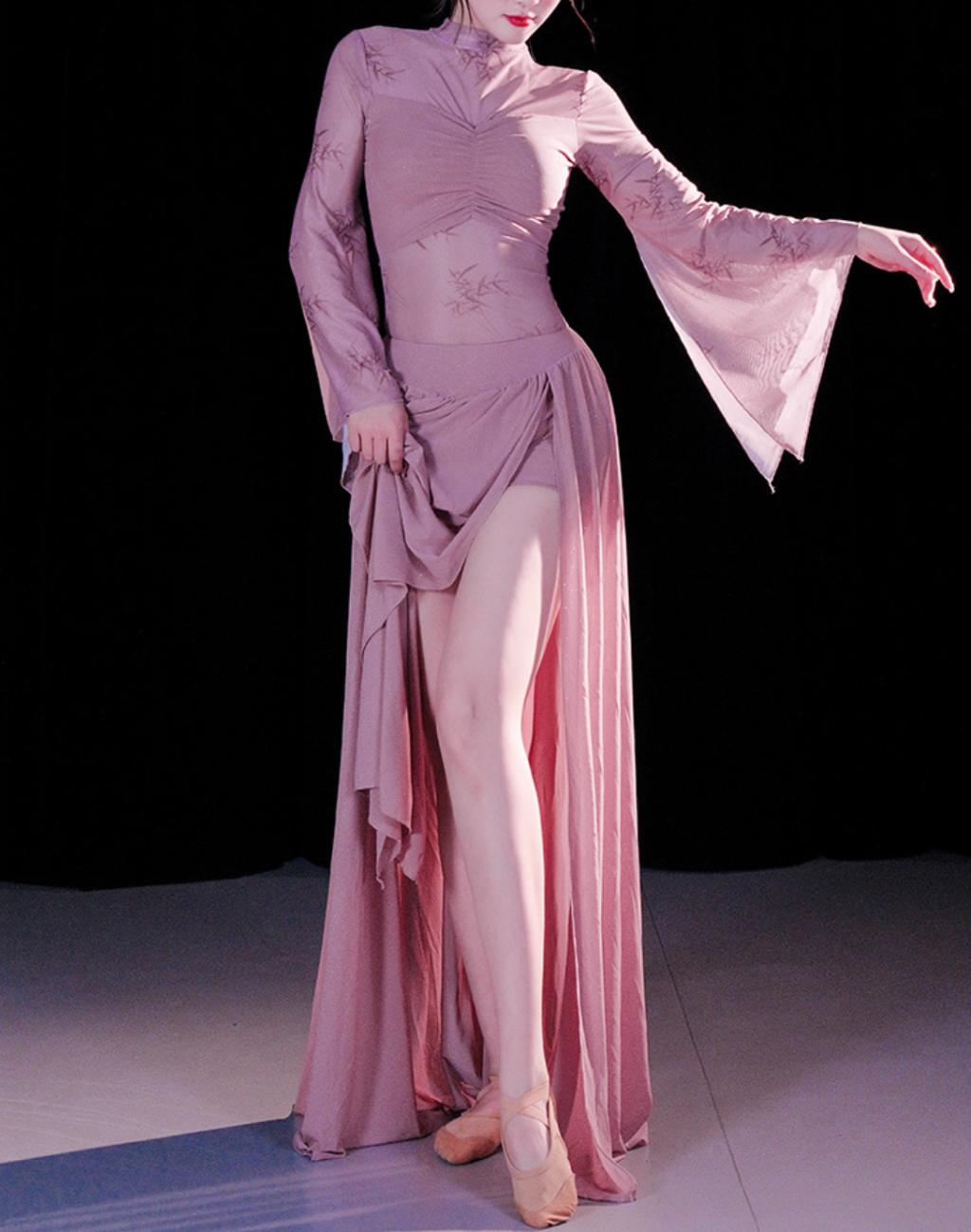 送料無料】やわらかな気品のピンクレースのセットアップ｜ベリーダンス