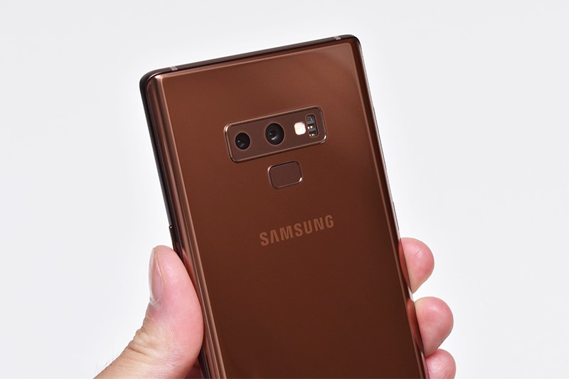 Samsung Galaxy Note9（Metallic Copper）の外観デザインを写真と動画