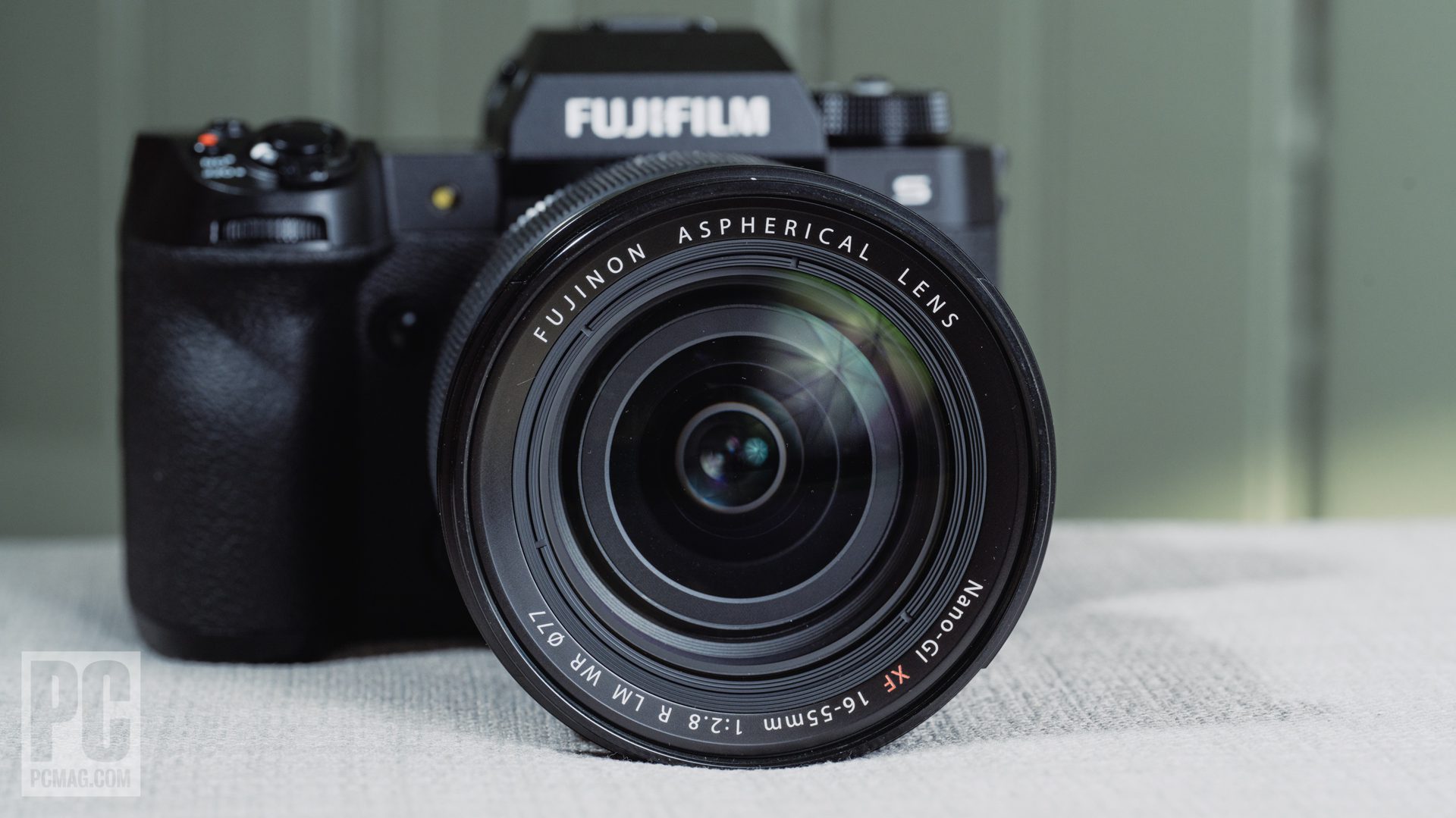 Fujifilm Fujinon XF 16-55mm F2.8 R LM WR - Review 2022 - PCMag