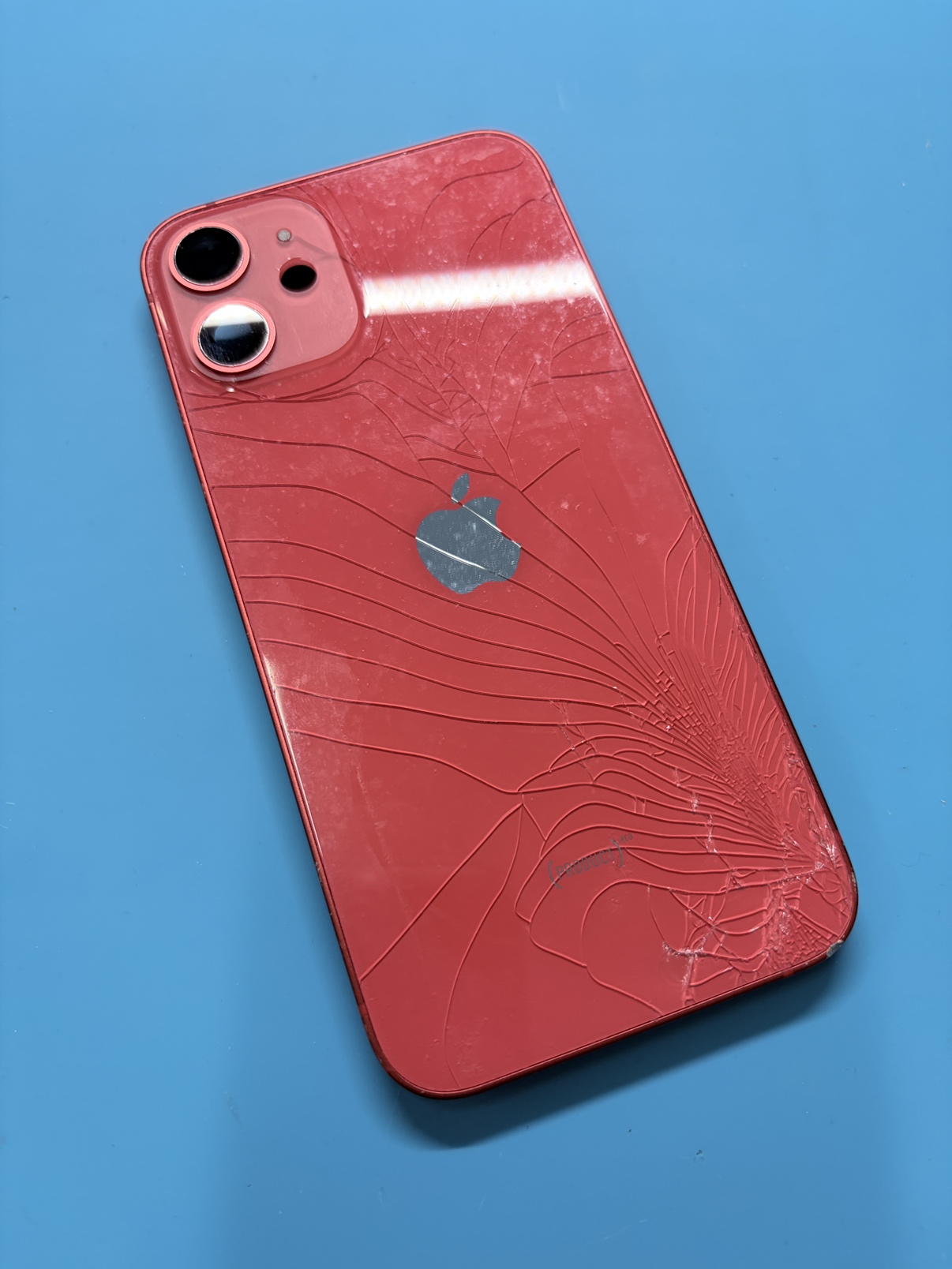 iPhone 12 mini】割れてしまった背面ガラスもピカピカに修復可能です