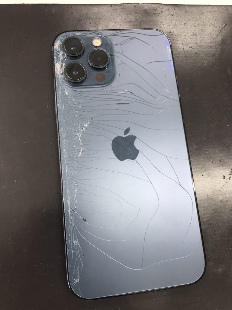 iPhone12Pro】背面のガラスがバキバキに割れてしまった…背面ガラス修理