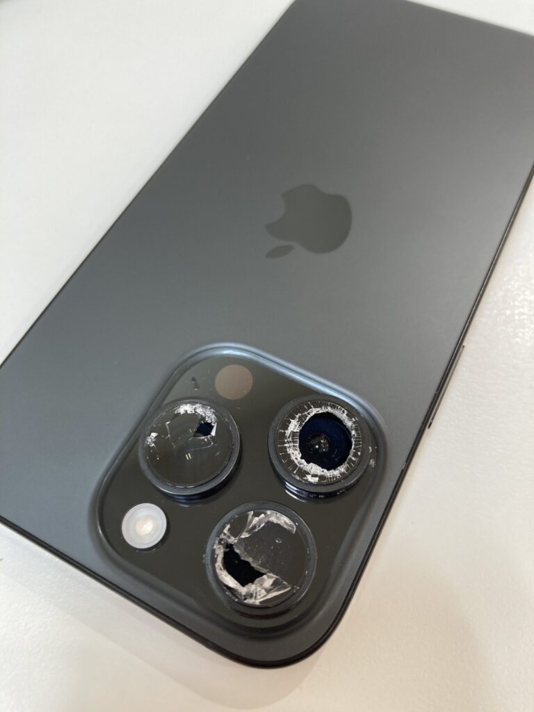 カメラレンズが全部割れてしまった…iPhone 16 Proのアウトカメラレンズ