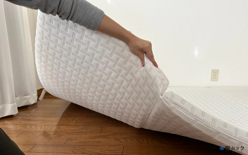 レビュー】西川アフィット三つ折りの口コミ評判は？硬さはどれくらい