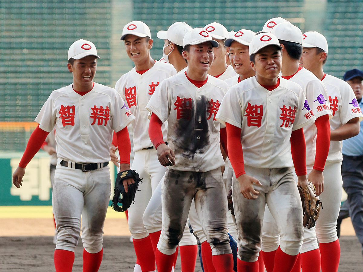 甲子園決勝で兄弟校対決の原点。智辯のユニフォームを「朱赤」に変えた