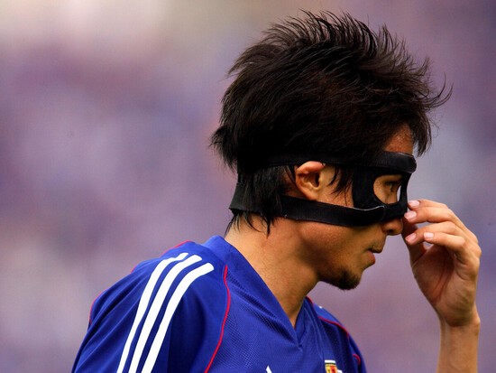 バットマン」と呼ばれた宮本恒靖。話題のフェイスガードの知られざる